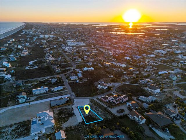 105 S 12th St., Port Aransas, TX 78373