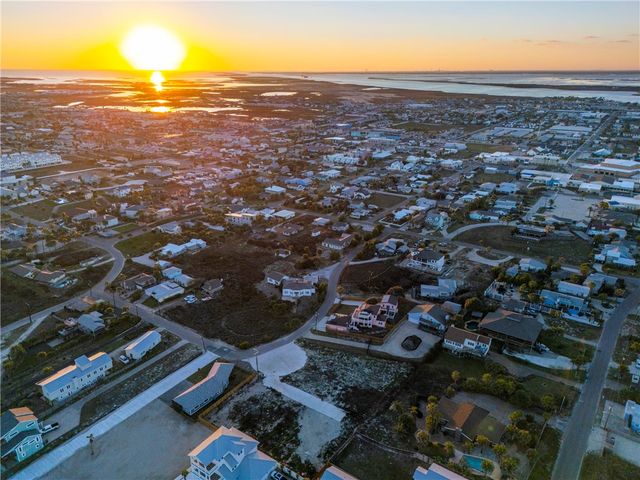 105 S 12th St., Port Aransas, TX 78373