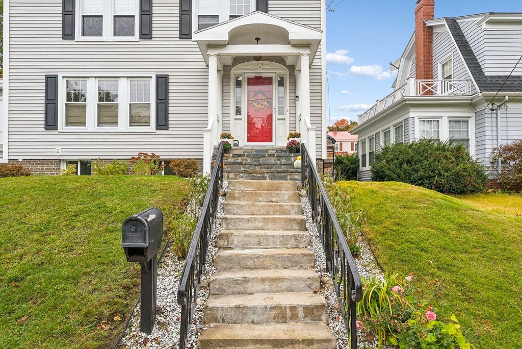 21 Washburn Avenue, Portland, ME 04101 — photo 2