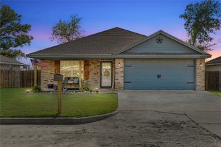 622 Powers Street, Lacy Lakeview, TX 76705