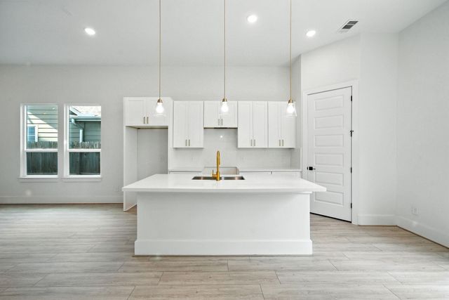 7117 England Street C, Houston, TX 77021