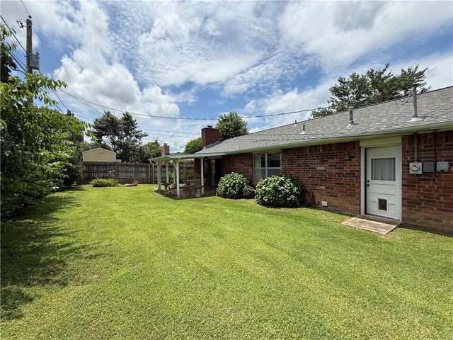 319 Rodric Circle, Siloam Springs, AR 72761