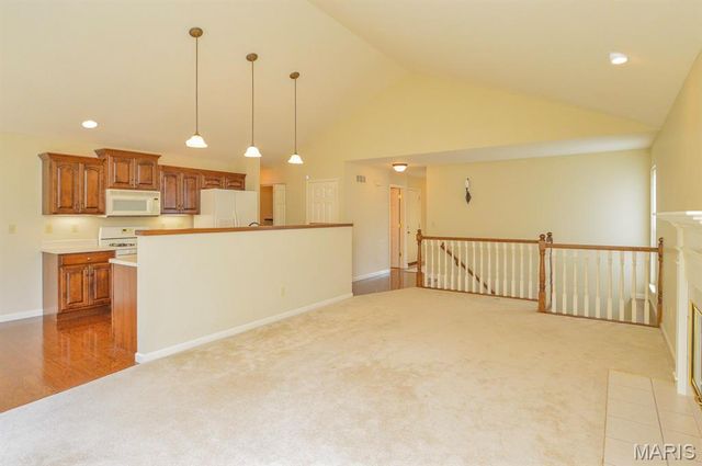 5004 Castlegate Lane, Godfrey, IL 62035