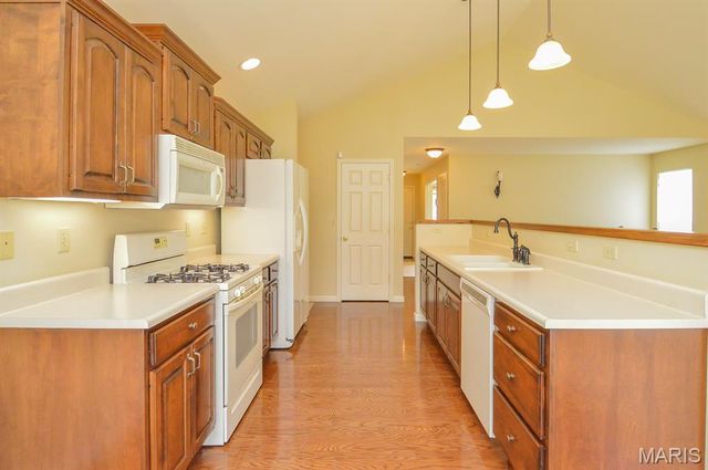 5004 Castlegate Lane, Godfrey, IL 62035
