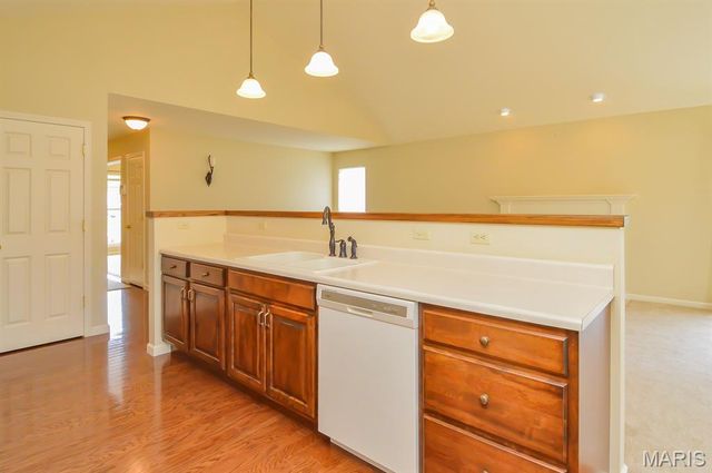 5004 Castlegate Lane, Godfrey, IL 62035