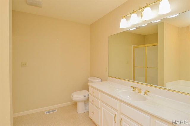 5004 Castlegate Lane, Godfrey, IL 62035