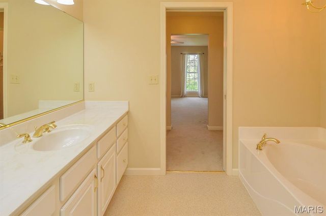 5004 Castlegate Lane, Godfrey, IL 62035