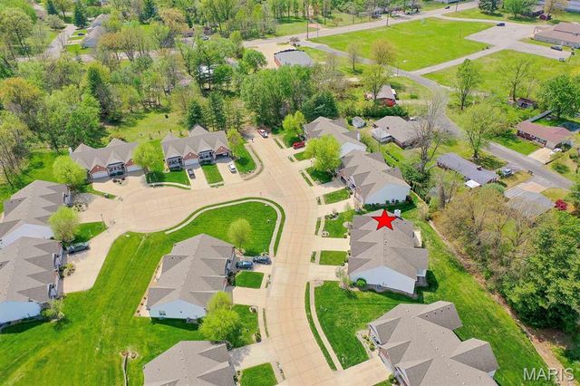 5004 Castlegate Lane, Godfrey, IL 62035