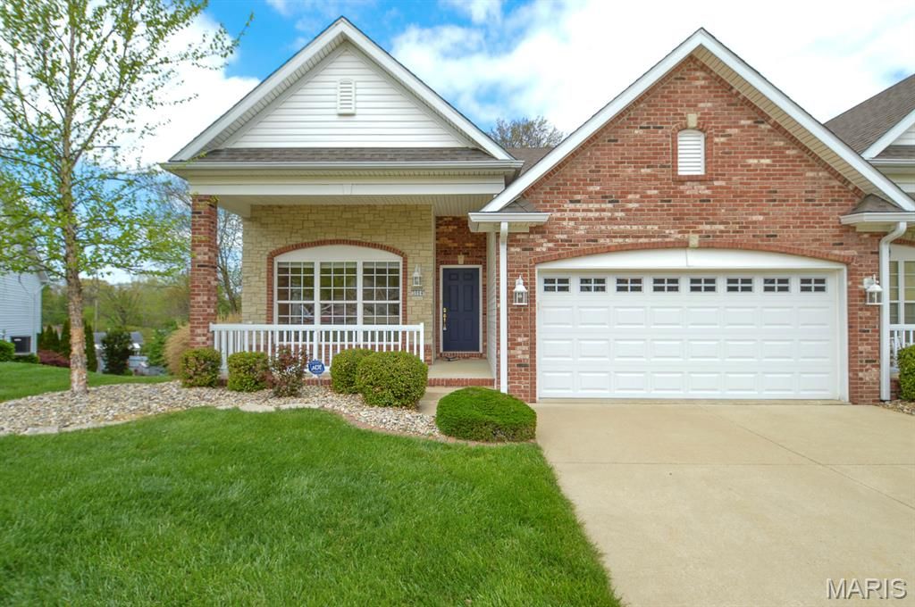 5004 Castlegate Lane, Godfrey, IL 62035