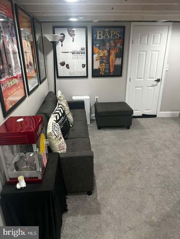 1528 N ELLAMONT ST, Baltimore, MD 21216