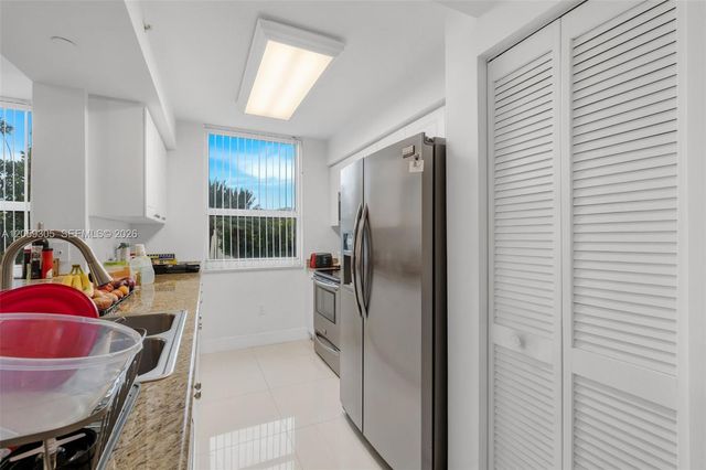 19501 W Country Club Drive 309, Aventura, FL 33180