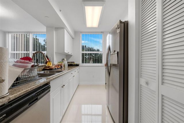 19501 W Country Club Drive 309, Aventura, FL 33180