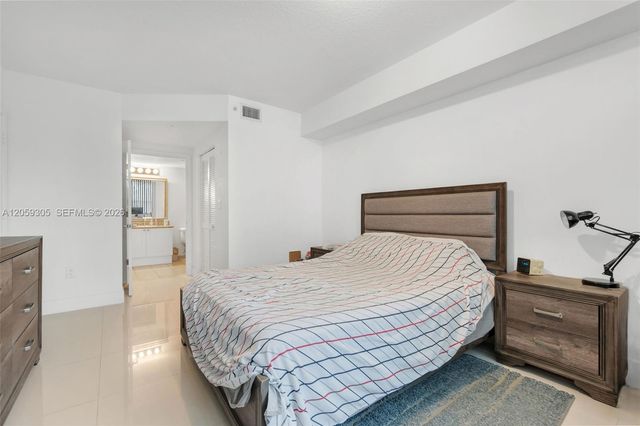 19501 W Country Club Drive 309, Aventura, FL 33180