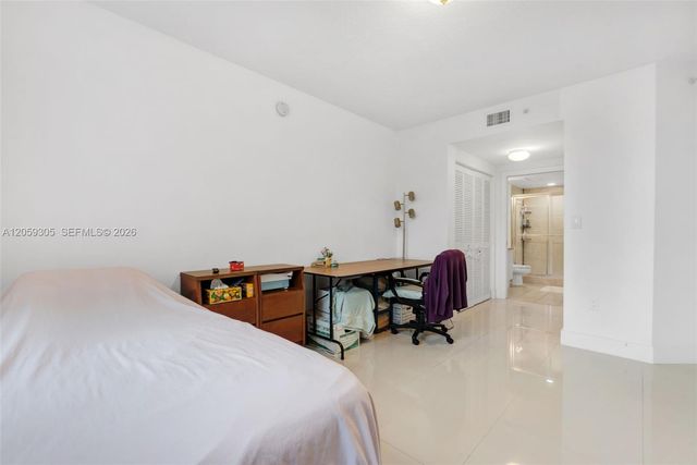 19501 W Country Club Drive 309, Aventura, FL 33180