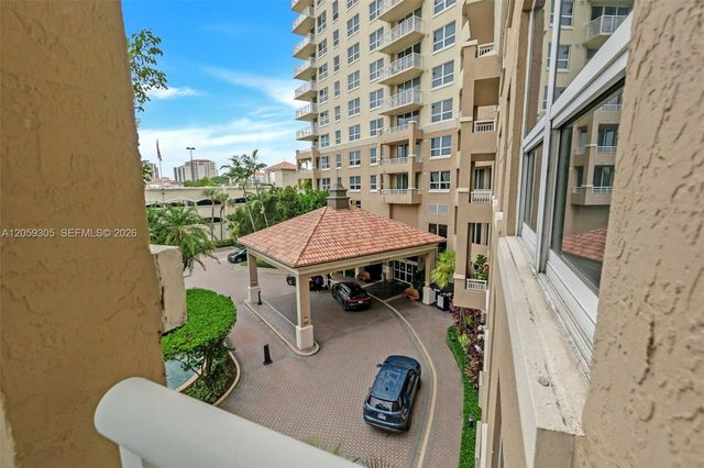 19501 W Country Club Drive 309, Aventura, FL 33180