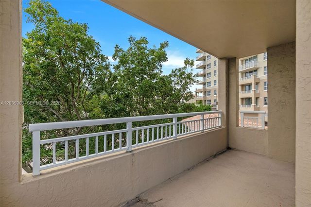 19501 W Country Club Drive 309, Aventura, FL 33180