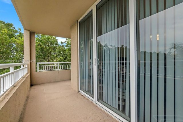 19501 W Country Club Drive 309, Aventura, FL 33180