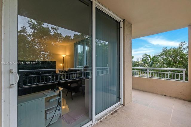 19501 W Country Club Drive 309, Aventura, FL 33180