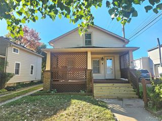 18 E Hopkins Avenue, Pontiac, MI 48340