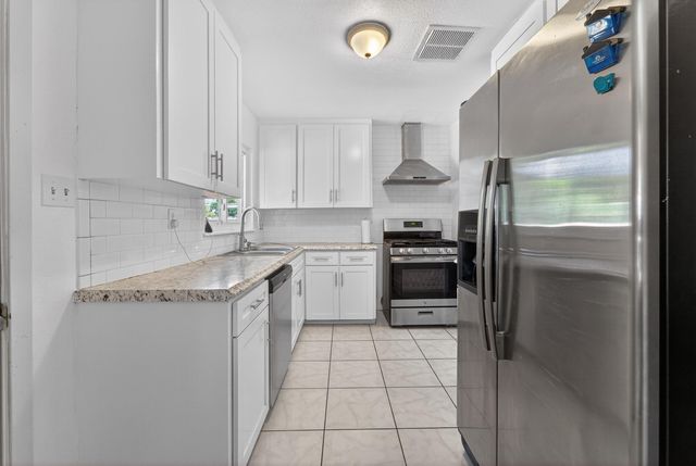 2627 W Tulare, Visalia, CA 93277