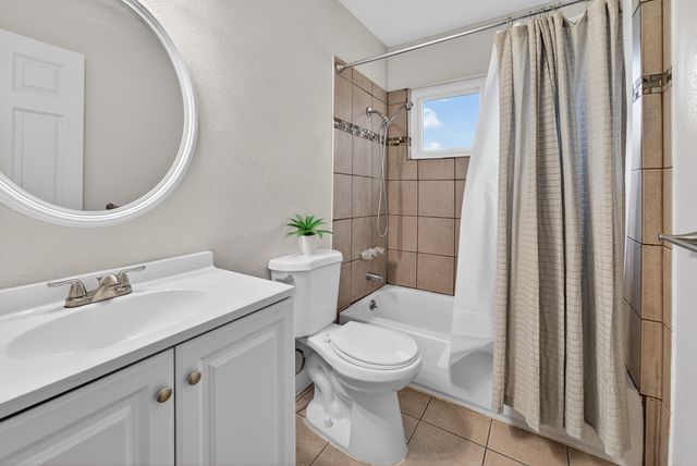 2627 W Tulare, Visalia, CA 93277