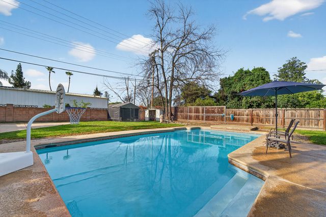 2627 W Tulare, Visalia, CA 93277