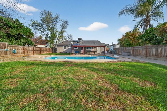 2627 W Tulare, Visalia, CA 93277