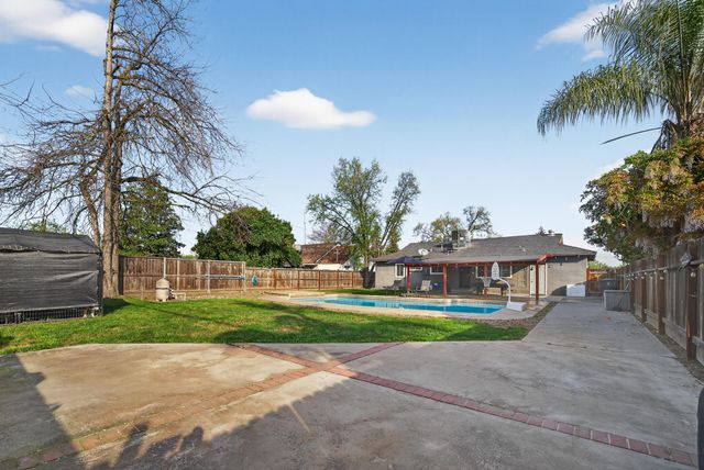 2627 W Tulare, Visalia, CA 93277