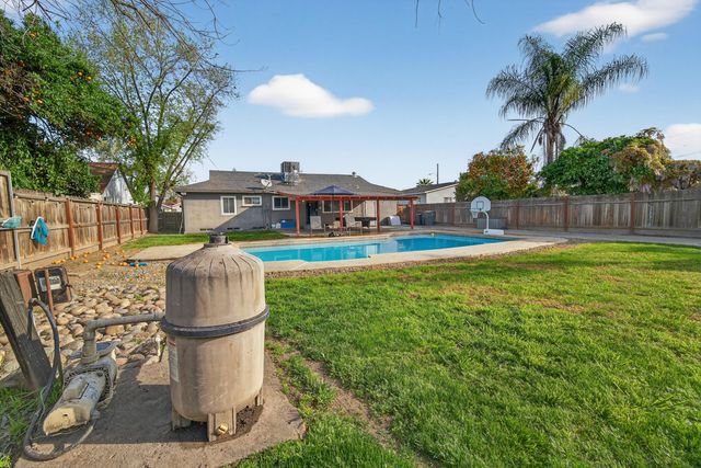 2627 W Tulare, Visalia, CA 93277