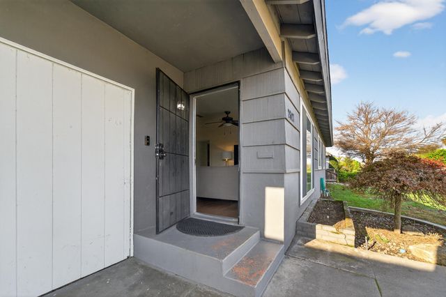 2627 W Tulare, Visalia, CA 93277