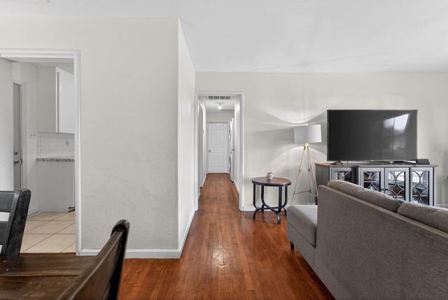 2627 W Tulare, Visalia, CA 93277