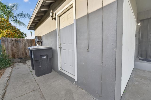 2627 W Tulare, Visalia, CA 93277
