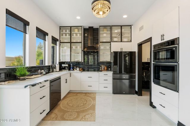 27 W COCHISE Drive, Phoenix, AZ 85021