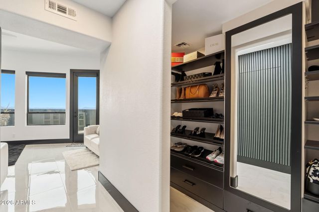 27 W COCHISE Drive, Phoenix, AZ 85021