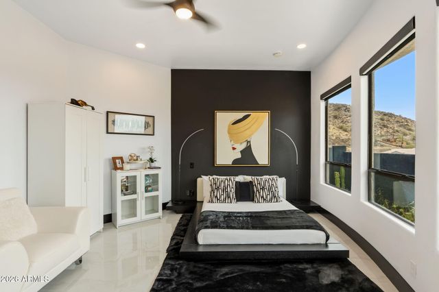 27 W COCHISE Drive, Phoenix, AZ 85021