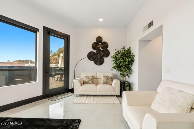 27 W COCHISE Drive, Phoenix, AZ 85021