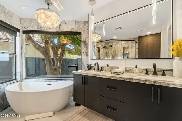27 W COCHISE Drive, Phoenix, AZ 85021