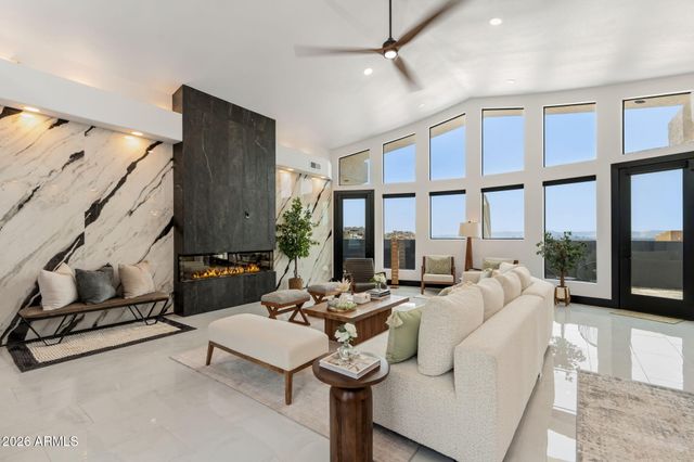 27 W COCHISE Drive, Phoenix, AZ 85021