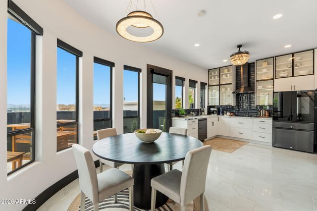 27 W COCHISE Drive, Phoenix, AZ 85021