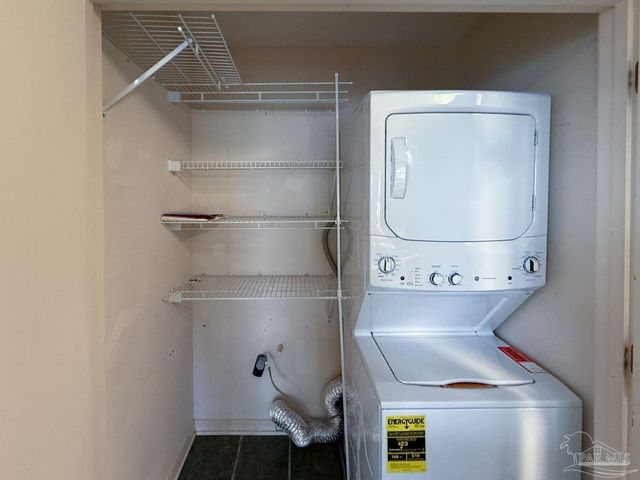 1039 E Maxwell St, Pensacola, FL 32503