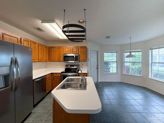 1039 E Maxwell St, Pensacola, FL 32503