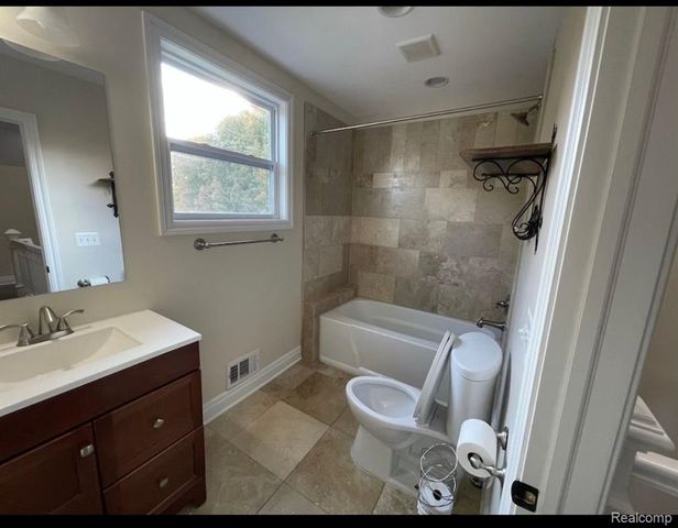 225 S Center Street, Northville, MI 48167