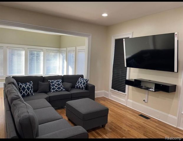 225 S Center Street, Northville, MI 48167