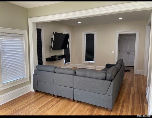 225 S Center Street, Northville, MI 48167