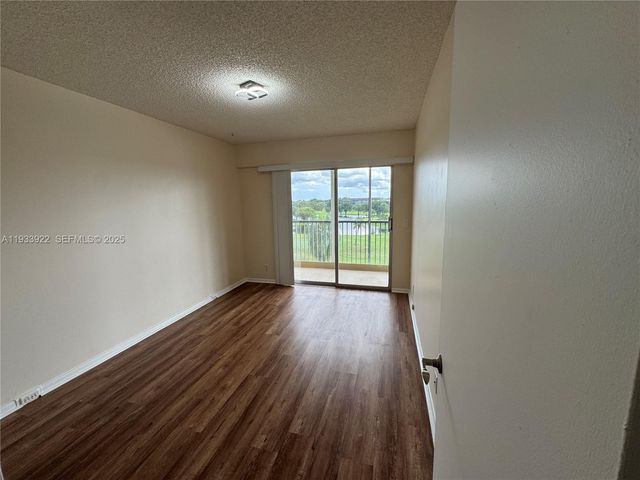 13250 SW 4th Ct 413G, Pembroke Pines, FL 33027