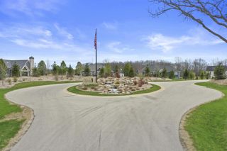 W275S3617 PAYNE STEWART COURT, Waukesha, WI 53189