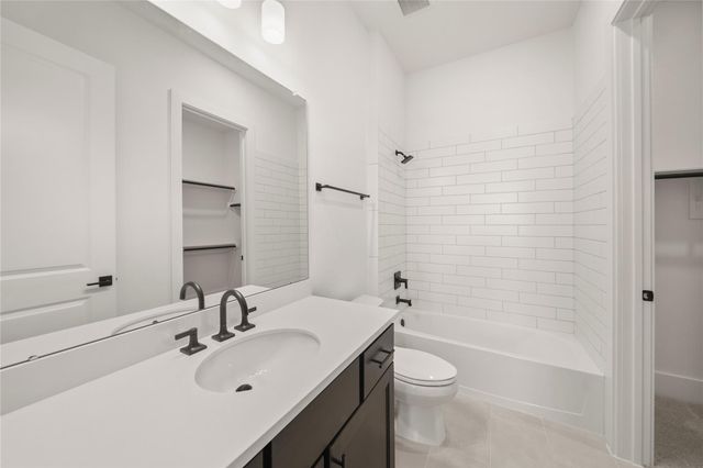 2010 Southern Landings Drive, Manvel, TX 77578