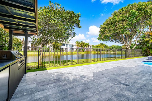 17585 Middlebrook Way, Boca Raton, FL 33496
