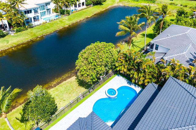 17585 Middlebrook Way, Boca Raton, FL 33496