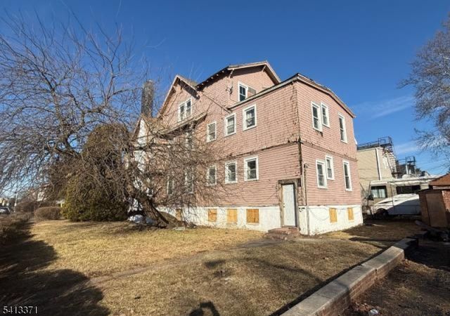 304 S Burnett St, East Orange City, NJ 07018